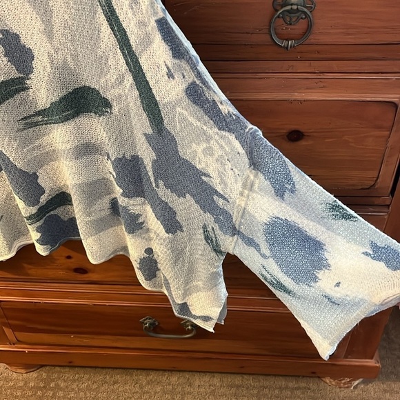 NWOT POL Women’s Blue And Cream Crewneck Sweater Size Medium - Picture 2 of 8